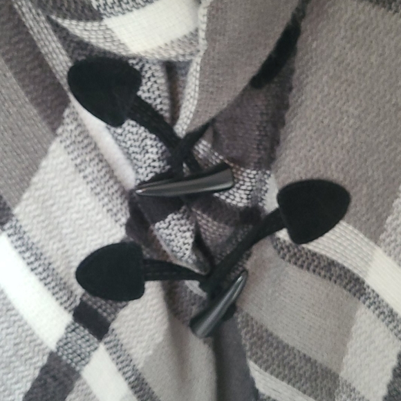 Apt 9 Ruana - Picture 3 of 6